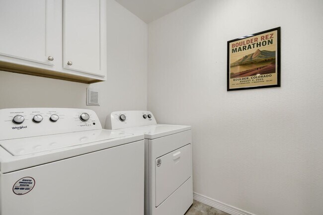 Building Photo - 677 Sundance Cir