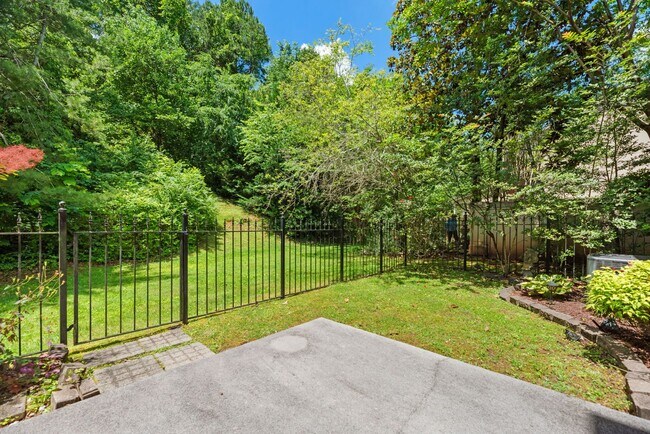 Building Photo - Beautiful 3 bedroom condo in Farragut!