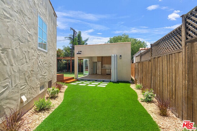 Building Photo - 2347 Parnell Ave