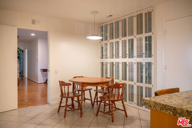 Building Photo - 2701 Lake Hollywood Dr