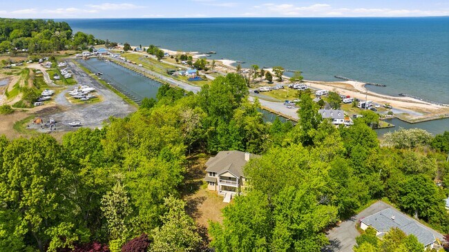 Building Photo - 5116 Shore Dr
