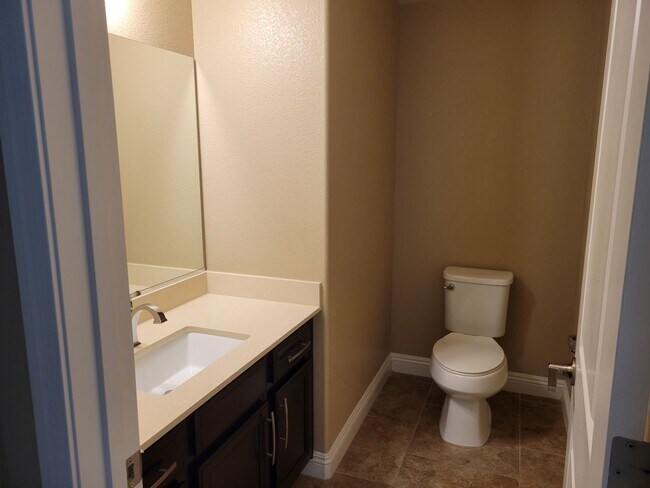 Building Photo - Gorgeous Pardee Home – 4 Bed | 3.5 Bath | ...