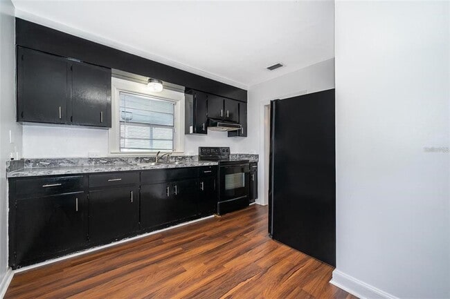 Building Photo - 124 E Muriel St