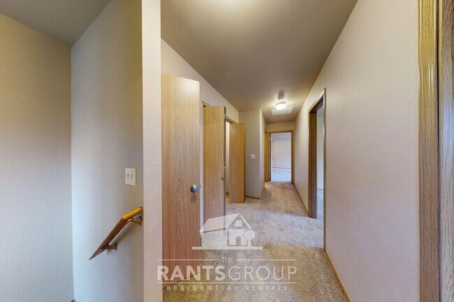 Building Photo - 8014 Bedford Ln SE