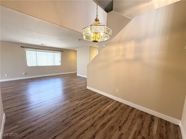 Building Photo - 2613 Pinerock St