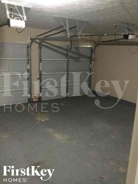 Building Photo - 50 Greenway Dr