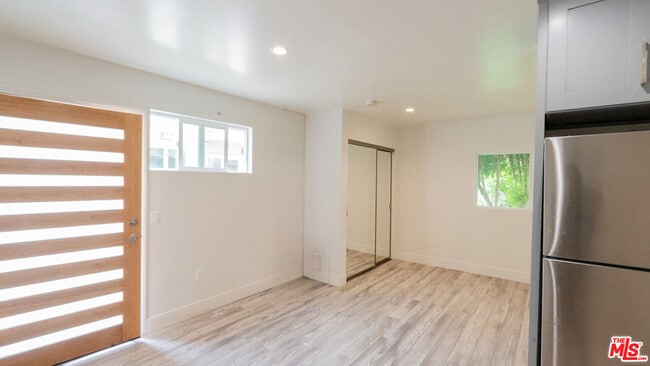 Building Photo - 488 S Willaman Dr
