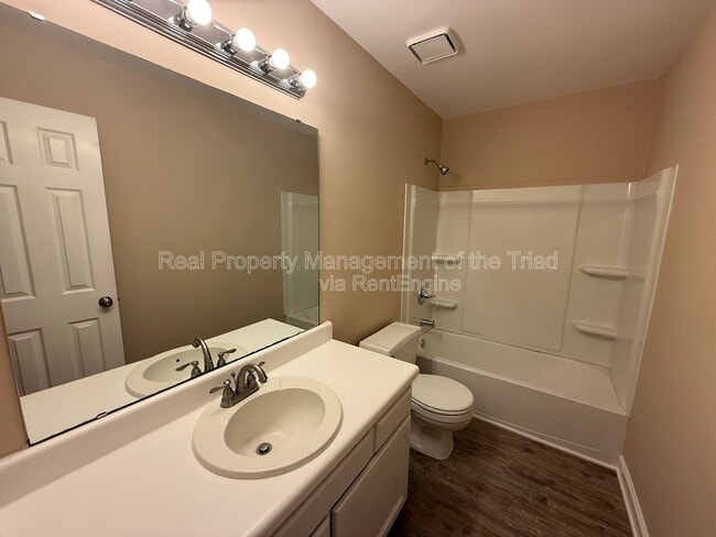 Building Photo - 4005 Sassafras Ct