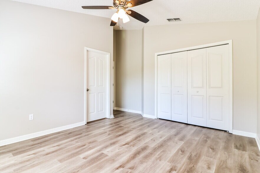 Building Photo - 5601 Brookdale Way