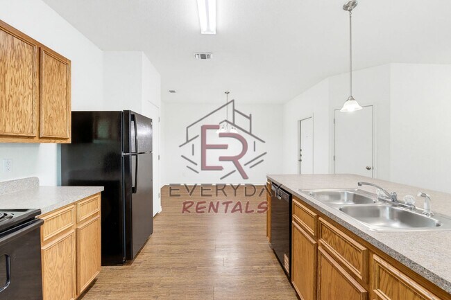Building Photo - 913 Ashwood St