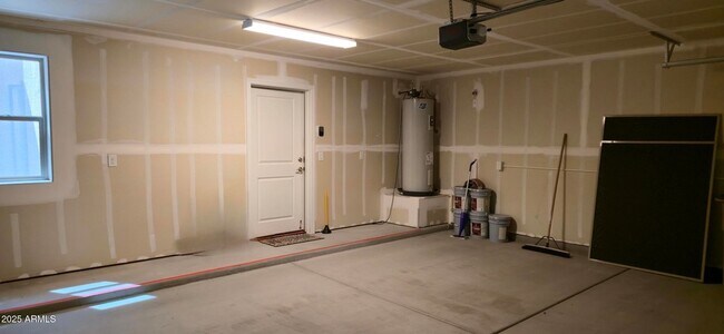 Building Photo - 701 Dylan Ct