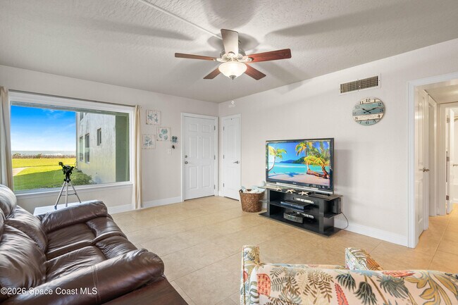 Building Photo - 1321 S Miramar Ave
