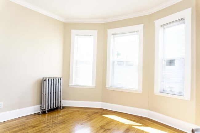 Building Photo - 71 Walnut Park