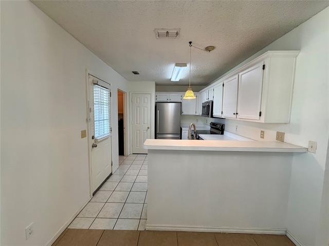 Building Photo - 805 Hillbrooke Dr