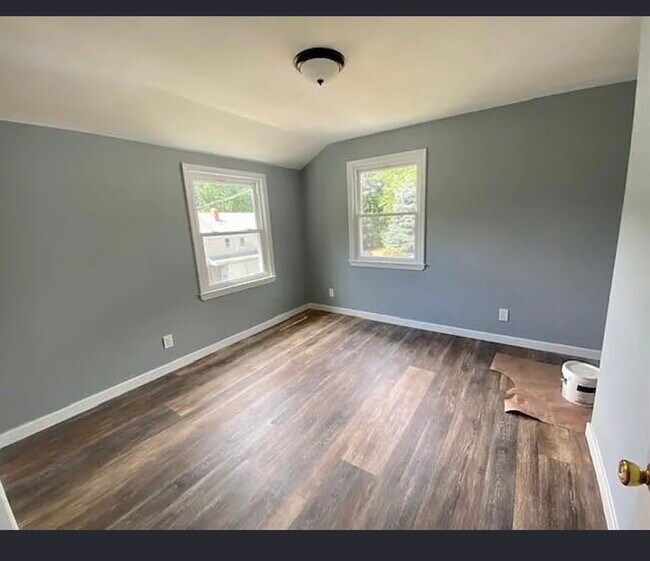 Building Photo - 244 Woodlawn Cir