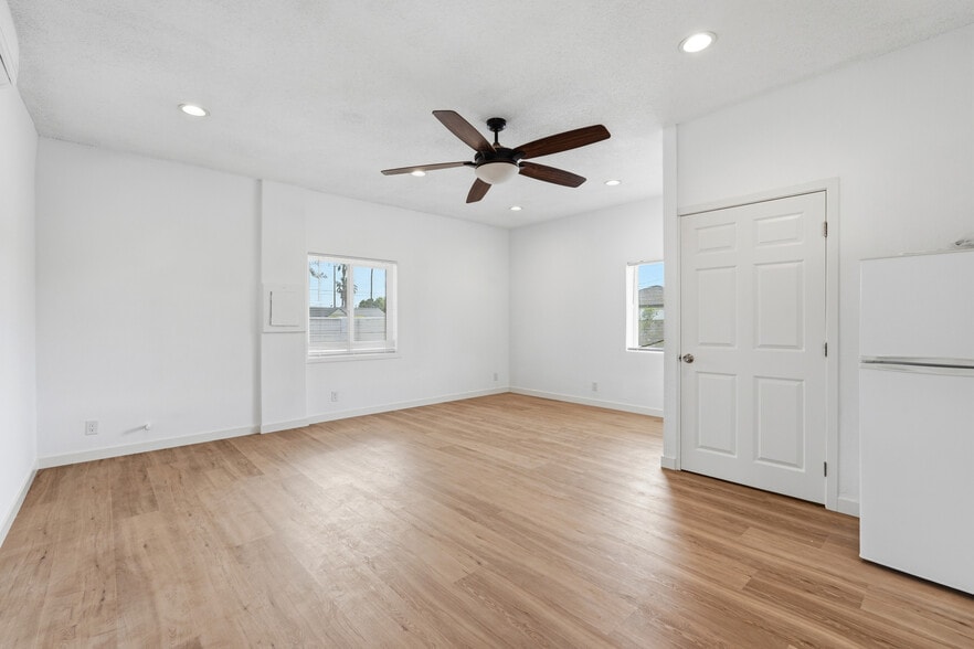 Building Photo - 8647 Corbin Ave