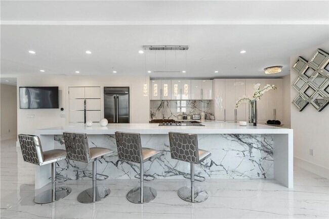 Building Photo - 350 SE 2nd St