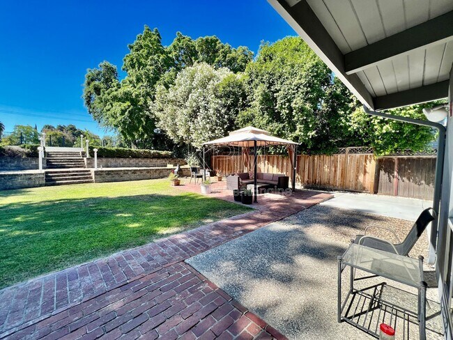 Building Photo - 2016 Canal Dr