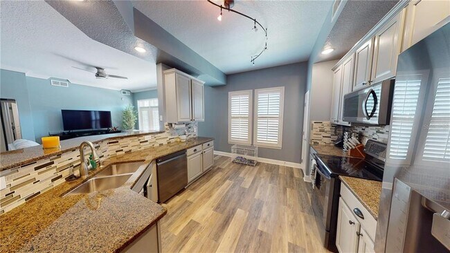 Building Photo - 1230 Wright Cir