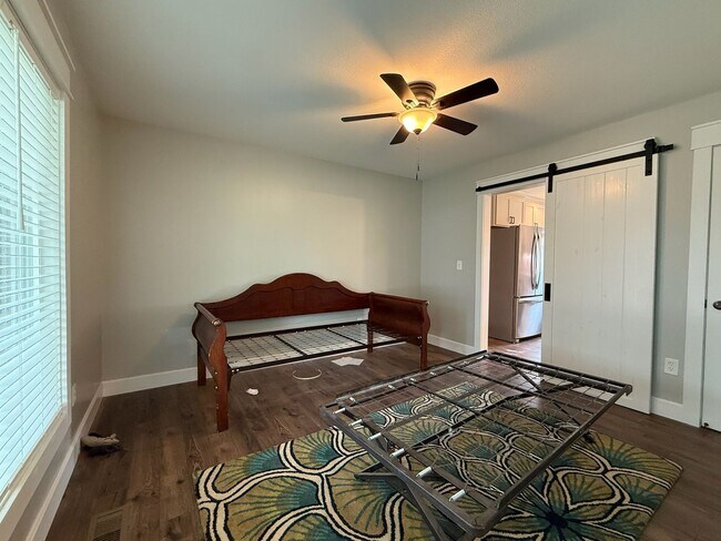 Building Photo - 4 bedroom 2.5 bath near Lake Shawnee