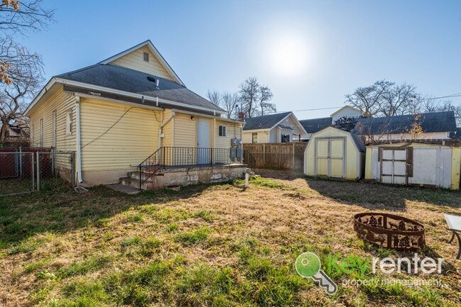 Building Photo - N Jefferson Duplex