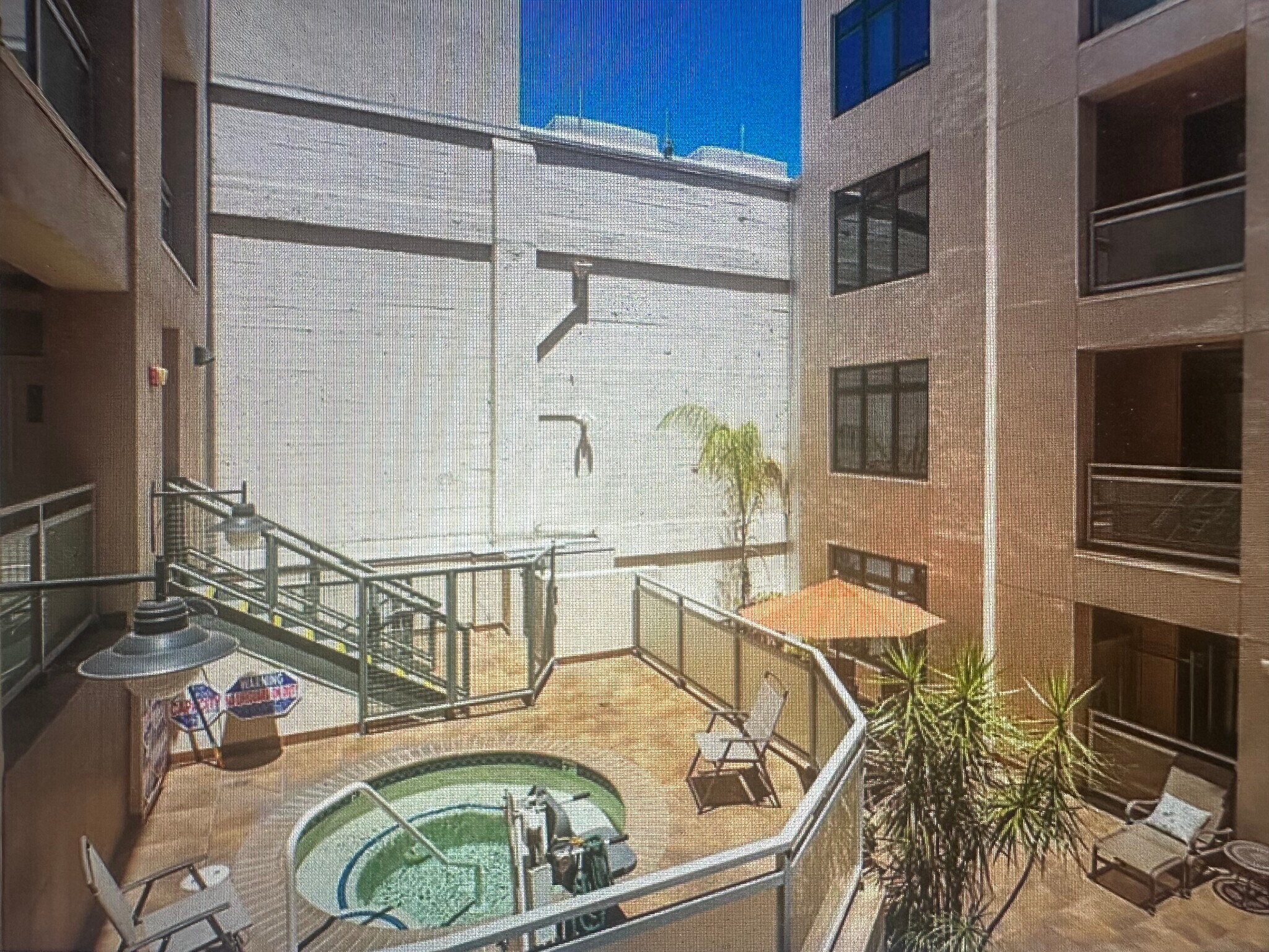 Hot tub - 125 N Raymond Ave