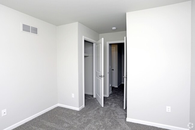 Building Photo - Mid-Town Park