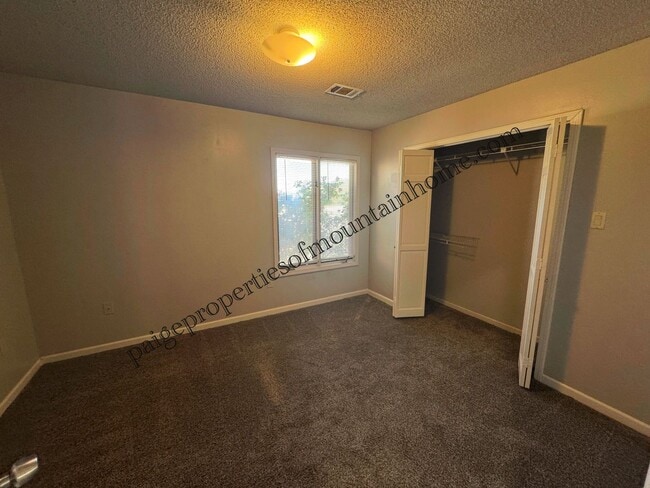 Building Photo - 605 Cooper Estates Dr