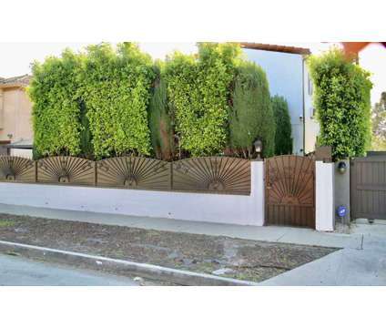 Fence - 5870 Melrose Ave