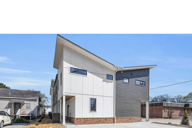 Building Photo - Modern 4-Bed Townhouse in Ridgedale – Minu...