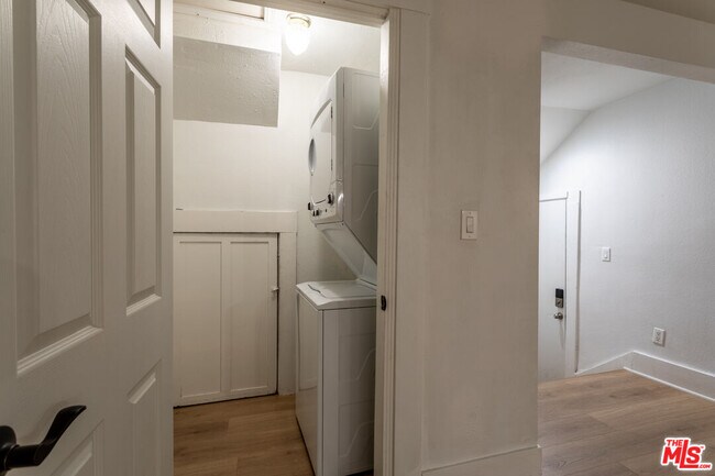 Building Photo - 2217 Scott Ave