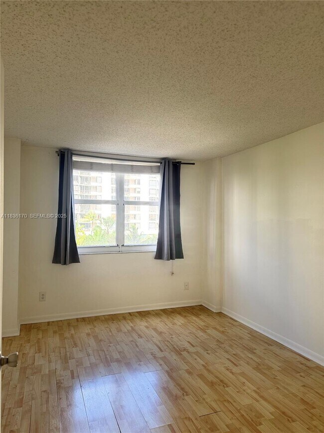 Building Photo - 770 Claughton Island Dr