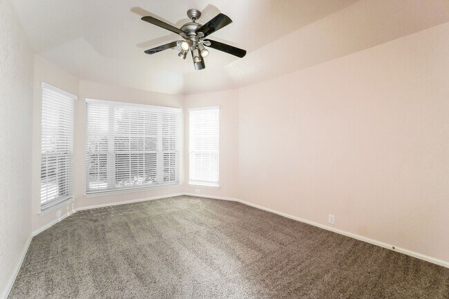Building Photo - 5 Bedroom in Lakeside at Canyon Springs!
