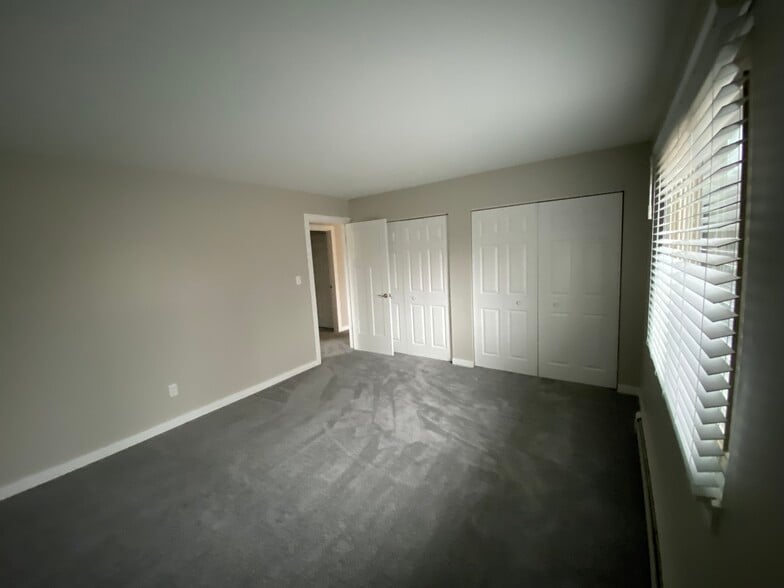 Building Photo - 125 Twin Oaks Dr