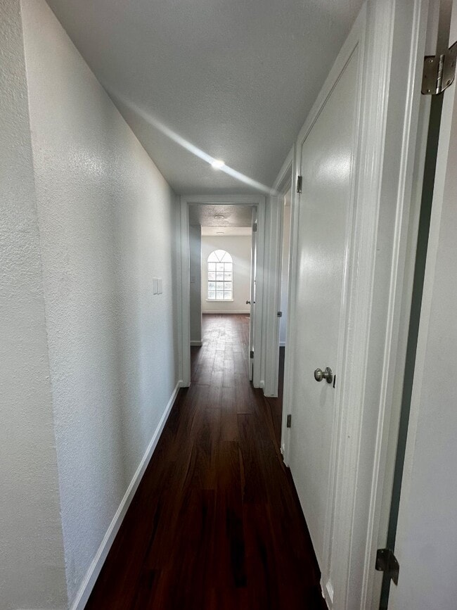 Building Photo - 704 Espolon Dr