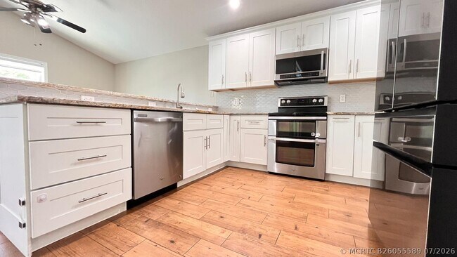 Building Photo - 1627 Oak Berry Cir