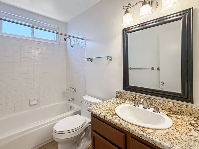 Building Photo - Beautiful 3B/2BA House w/ Attached Garage ...