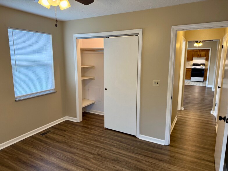 Building Photo - 515 Monroe Ave