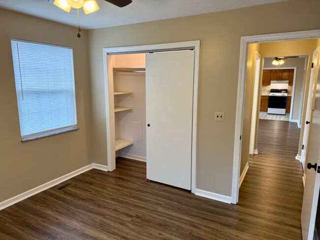 Building Photo - 515 Monroe Ave