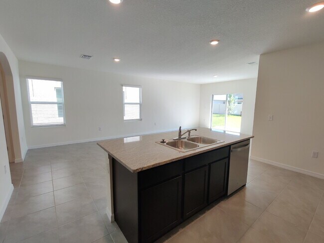 Building Photo - 34228 Jasper Stone Dr