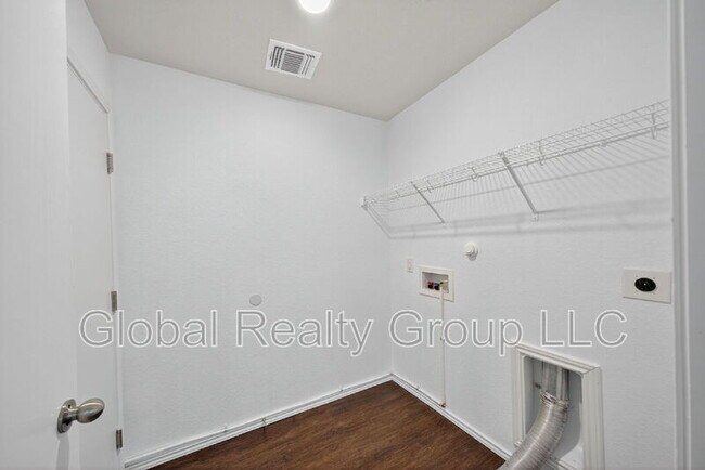 Building Photo - 7139 Quarter Moon