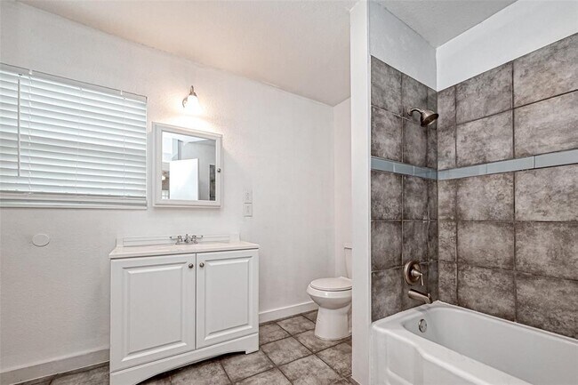 Building Photo - 7119 Farnsworth St