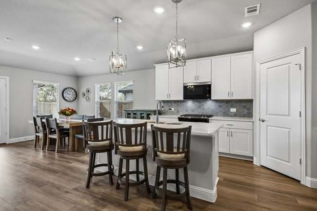 Building Photo - 1107 Emberwood Dr