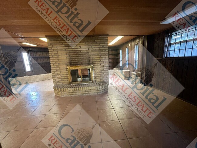 Building Photo - Spacious 2 Bedroom W/ Bonus Room