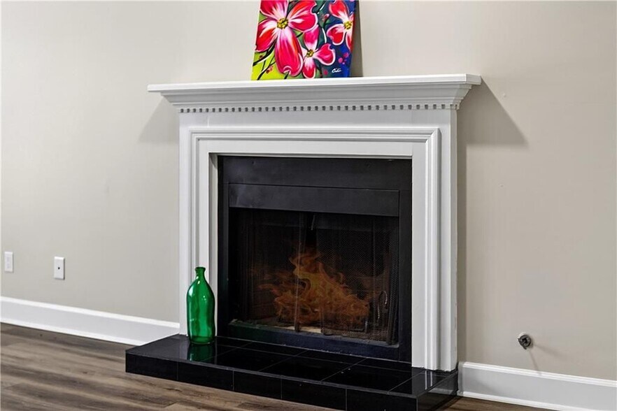 Building Photo - 679 Anderson Walk