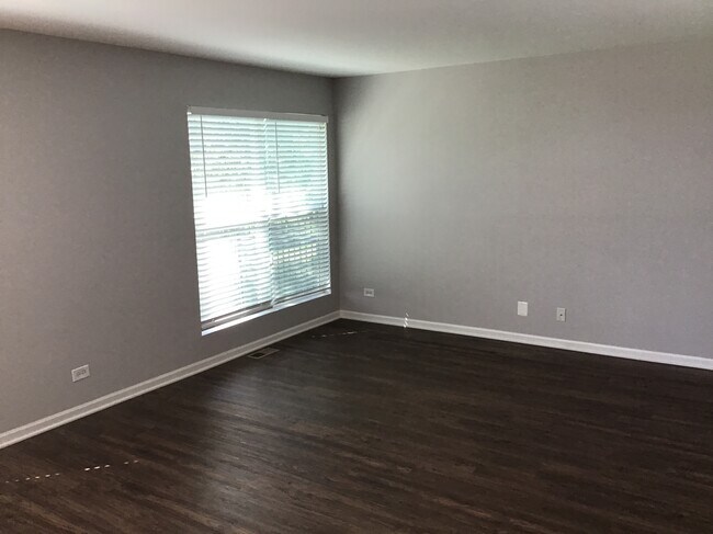 Building Photo - 1559 Parkside Dr