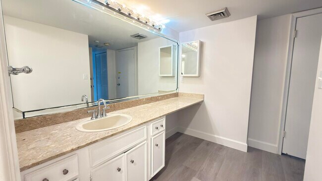 Building Photo - 2000 Presidential Way