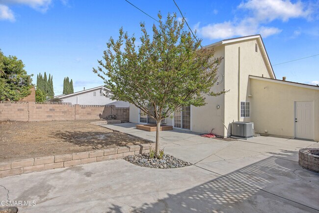 Building Photo - 2087 Rhoda St