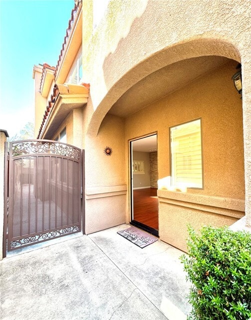 Building Photo - 2072 Villa Del Lago Dr