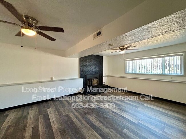 Building Photo - 794 SW Orchard Pl